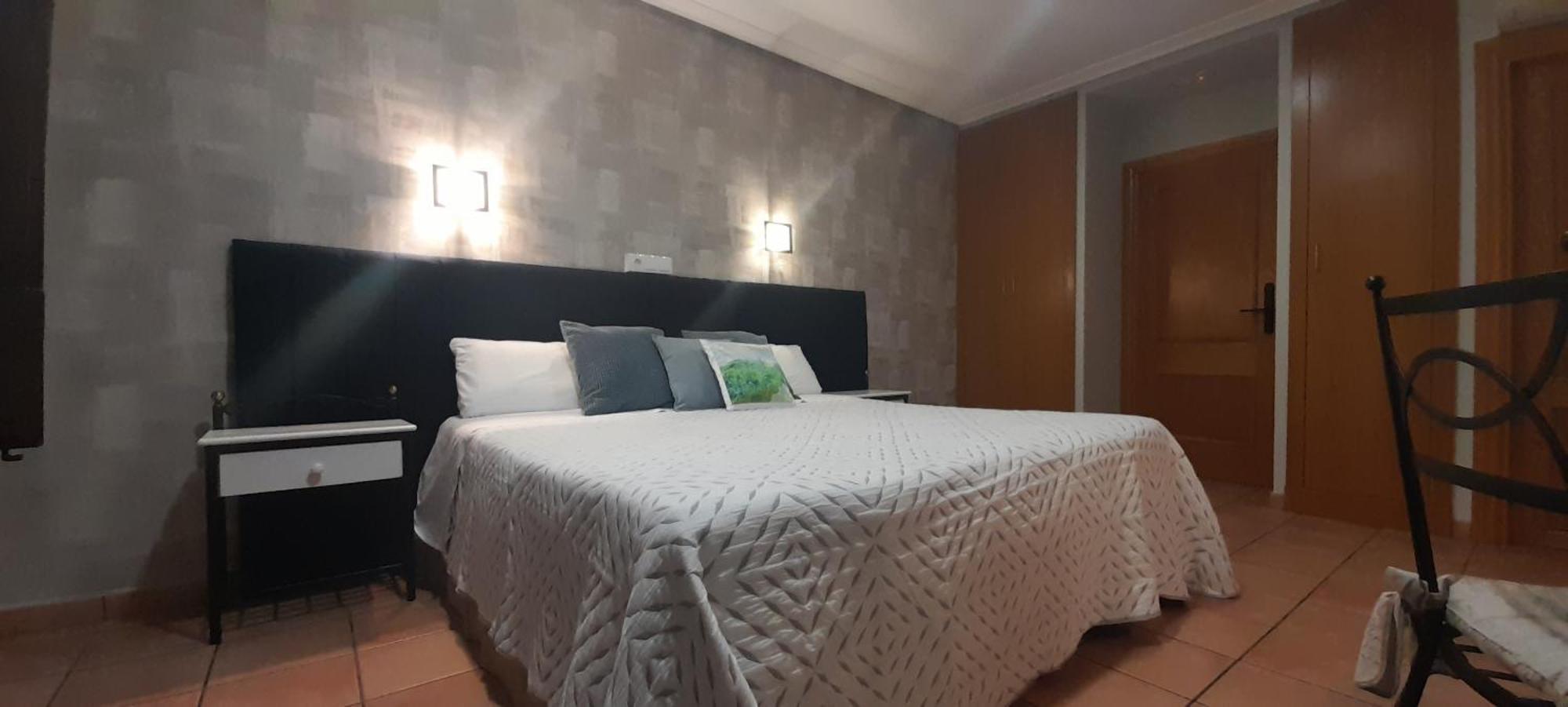 Hostal El Lechuguero Cascante Buitenkant foto